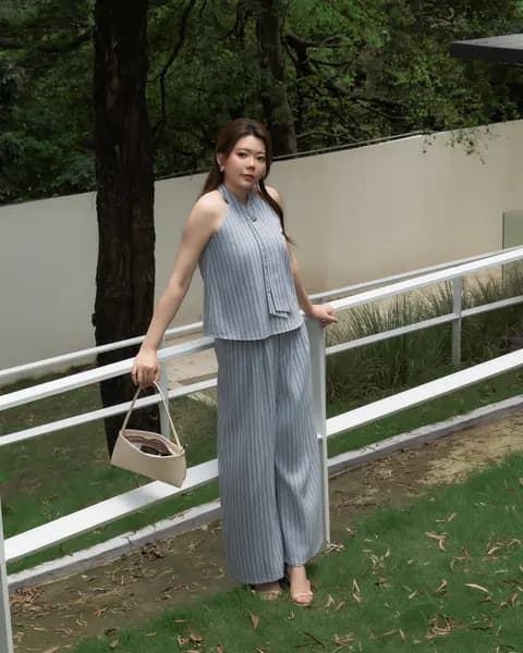 Woman wearing a grey sleeveless MUSII look outdoors