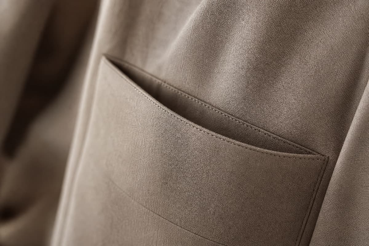With Pockets fabric detail