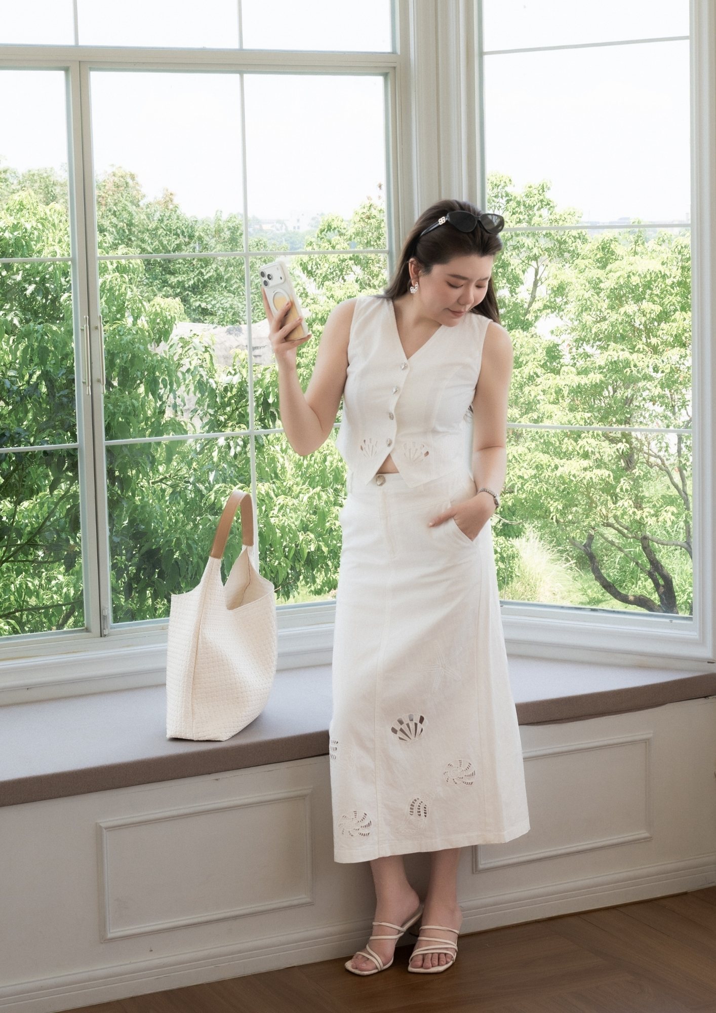 White Twill Knee-Length Skirt